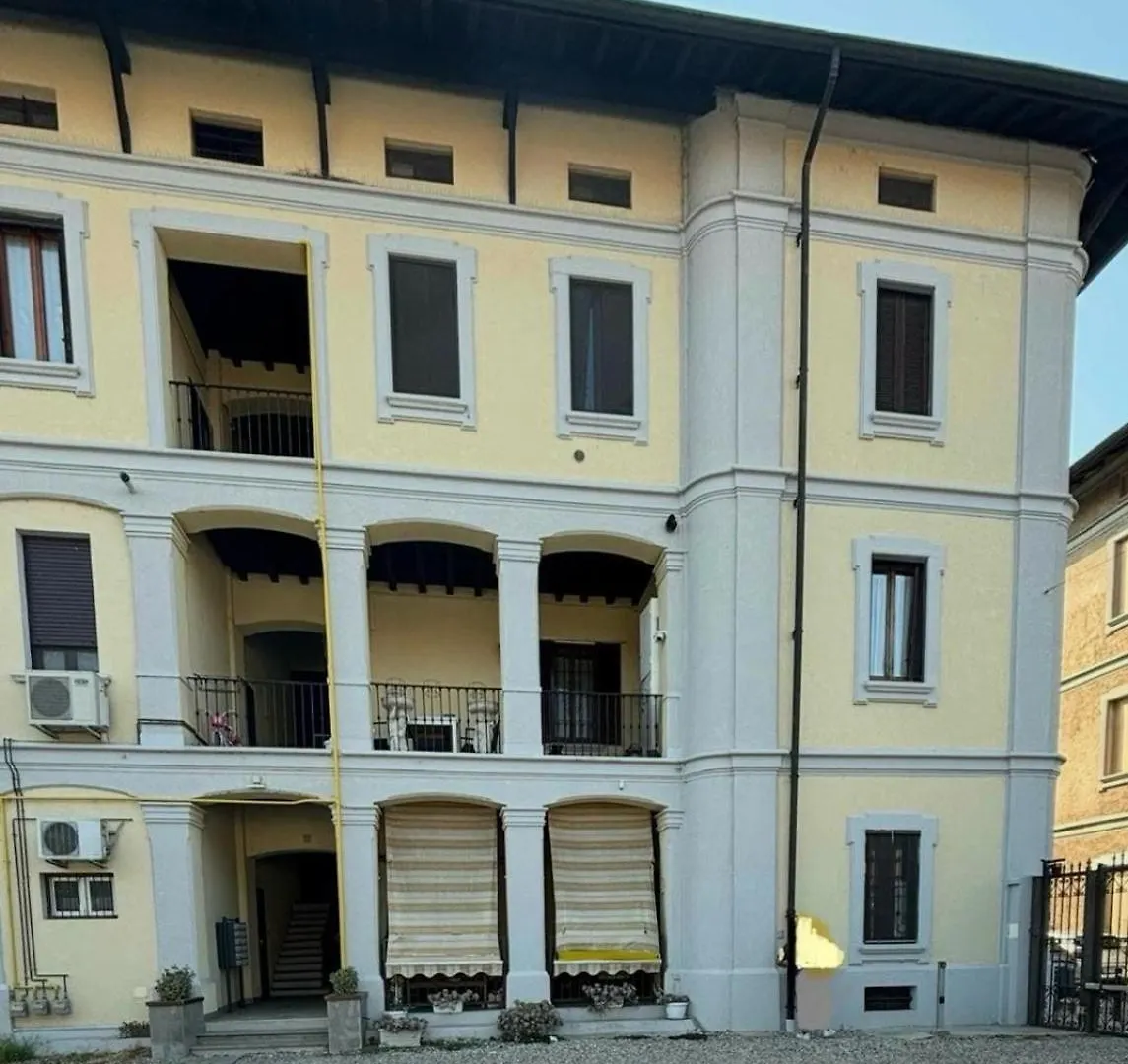 Casa Edoardo Rozzano Assago公寓
